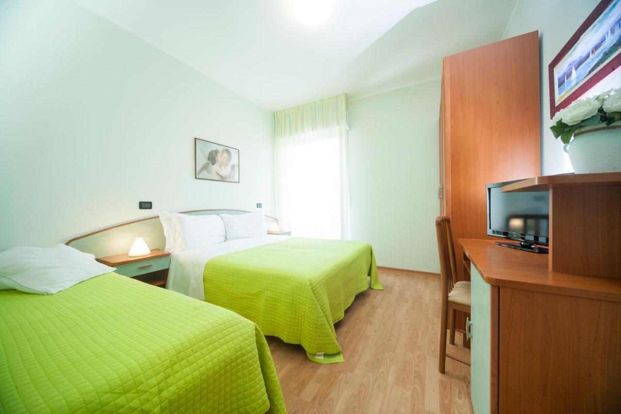 Hotel Betty Ρίμινι Εξωτερικό φωτογραφία