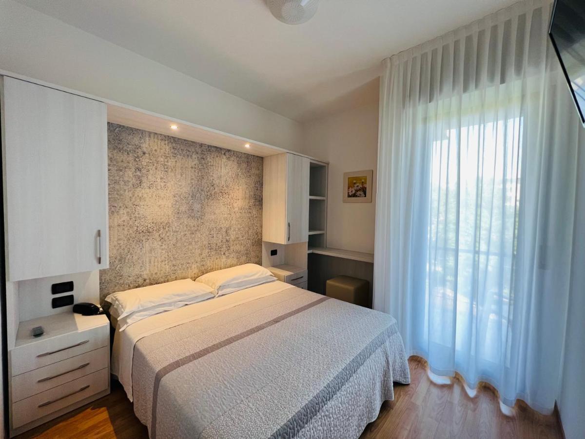 Hotel Betty Ρίμινι Εξωτερικό φωτογραφία