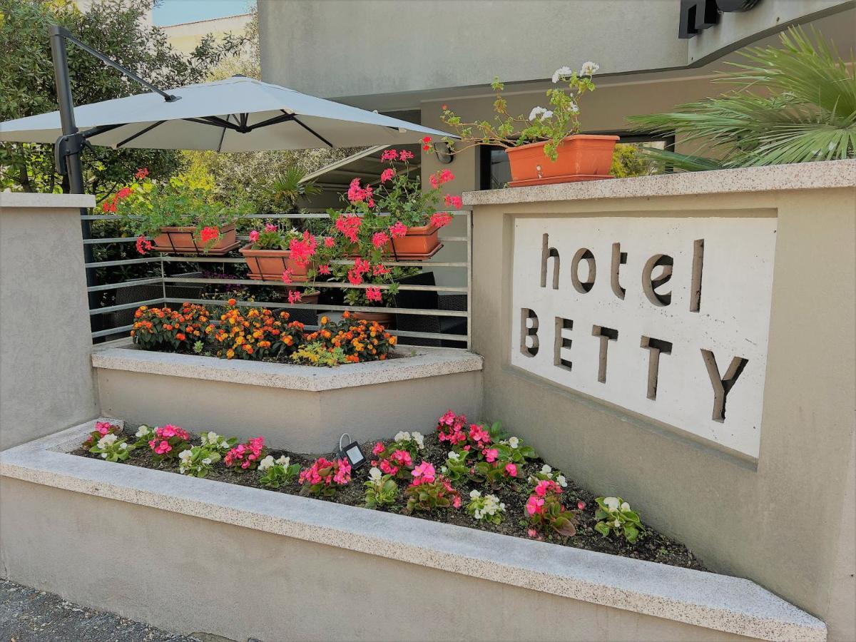 Hotel Betty Ρίμινι Εξωτερικό φωτογραφία