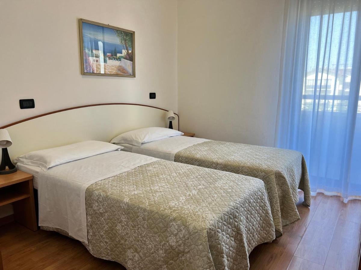 Hotel Betty Ρίμινι Εξωτερικό φωτογραφία